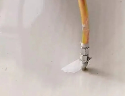 广元瓷砖空鼓维修公司专业解答在瓷砖铺贴过程中，如果使用的砂料过粗（如全部使用了粗砂），可能会导致以下问题